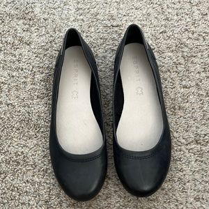Dark blue leather Esprit flats